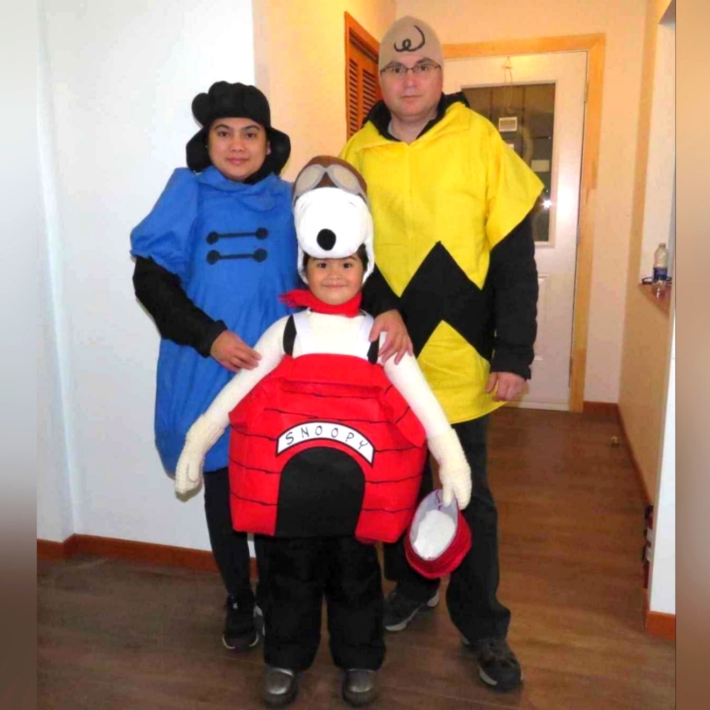 FAMILY COSTUME SET.Peanuts Snoopy, Lucy and Charlie Brown  Costume Set